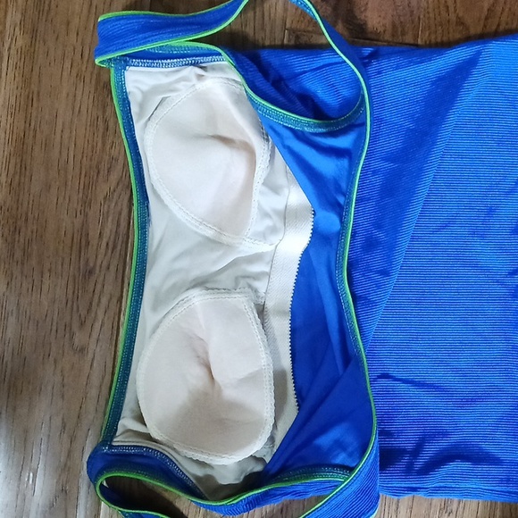 Swimsuit - Picture 3 of 4